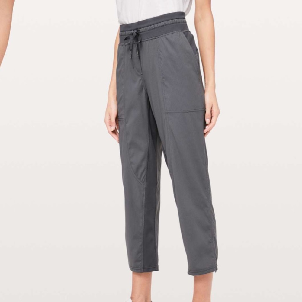 Lululemon Dance Studio Crop 25” Titanium size 4